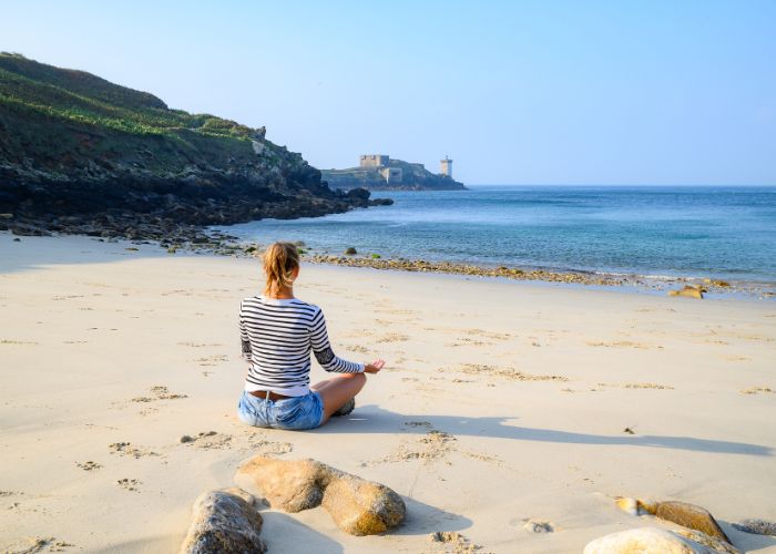 Méditation et randonnée bien-être sur la presqu'île de Kermorvan, le Conquet.
